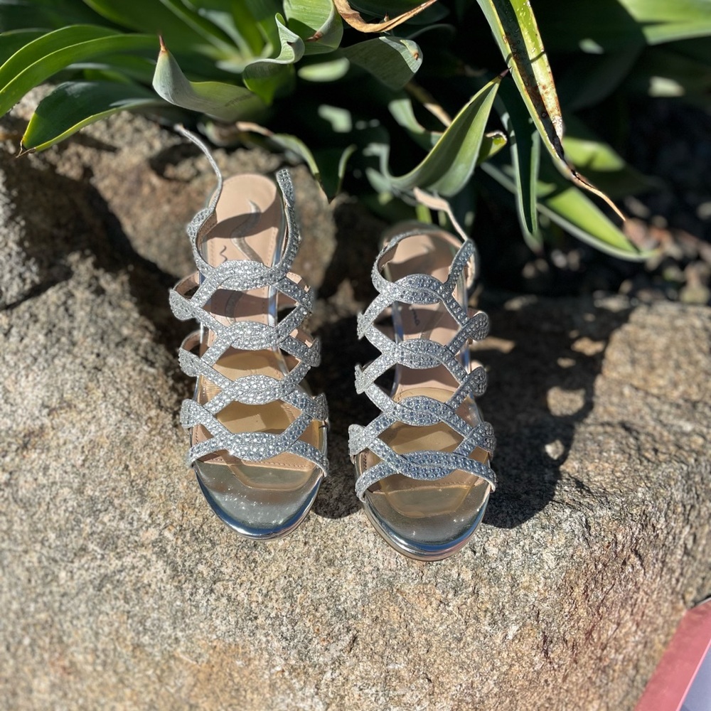 Nina Roisin-YG Silver Glitter Sandal size 6.5